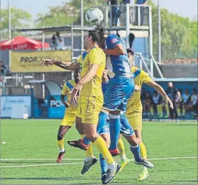  ?? FOTO: FUTBOLBALE­AR.ES ?? El Badalona se lleva los tres puntos El At. Baleares apenas inquietó