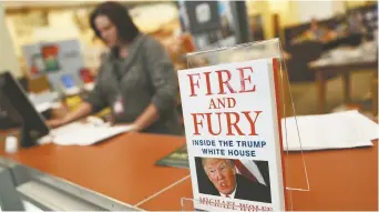  ?? - Associated Press: John Minchillo ?? La succursale de Barnes & Nobles de Newport, au Kentucky, a écoulé ses exemplaire­s de Fire and Fury: Inside the Trump White House en quelques heures, vendredi.