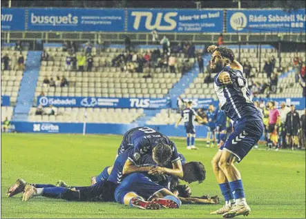  ?? FOTO: CE SABADELL ?? El Sabadell Por fin logró su primera victoria de la temporada al imponerse por la mínima al Atlético Sanluqueño