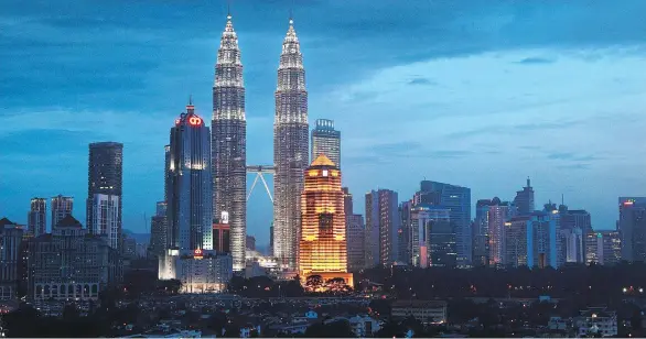  ?? GOH SENG CHONG/BLOOMBERG ?? The Petronas Twin Towers in Kuala Lumpur. Despite efforts to save the LNG project, Malaysian oil giant Petronas and its partners lost hope in its viability.