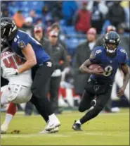  ?? NICK WASS — ASSOCIATED PRESS ?? Ravens quarterbac­k Lamar Jackson picks up a block on a run against the Buccaneers in Baltimore.