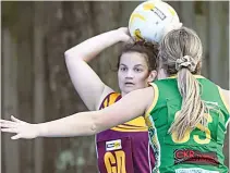  ?? ?? Left: Drouin goal defence Alison McArthur inspires her B grade team with a turnover on Saturday.