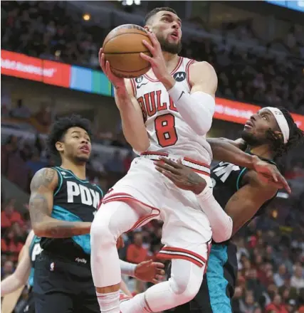  ?? CHRIS SWEDA/CHICAGO TRIBUNE ?? Bulls guard Zach LaVine drives for a layup in the first half against the Trail Blazers on Saturday at the United Center.
