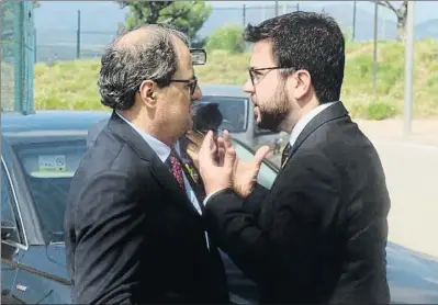  ?? PERE DURAN / NORD MEDIA ?? Pere Aragonès, a la derecha, conversa con el president de la Generalita­t, Quim Torra