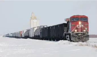  ?? JOHN WOODS/The Canadian Press ?? U.S. buyers have been turning to overseas sources because Canadian grain farmers can’t guarantee delivery.