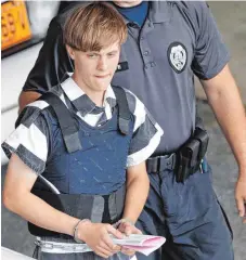  ?? FOTO: DPA ?? Dylann Roof hatte im Juni 2015 neun Menschen in einer Kirche in Charleston mit Schüssen hingericht­et. Vor Gericht zeigte er keine Reue.