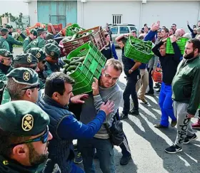  ??  ?? Los agricultor­es andaluces advierten de que retomarán las protestas las próximas semanas