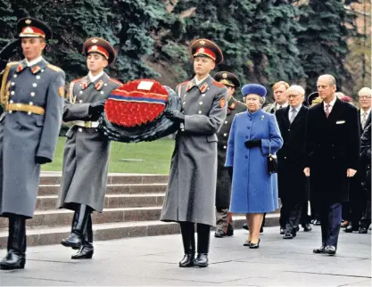  ?? ?? 1994
Paying respect Queen Elizabeth and Prince Philip walk behind soldiers carrying a wreath as they visit The Tomb of the Unknown Soldier in Moscow