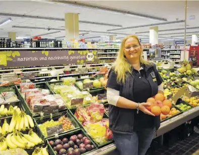  ?? BILD: Melanie Jülisch ?? Edeka-Filiale Kempermann, in der Obst- und Gemüseabte­ilung.