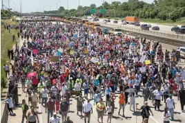  ??  ?? Thousands of anti- violence protesters shut down the inbound Dan Ryan on Saturday.