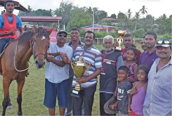  ?? Photo: ?? Sunil Sharma (second from left) receives the trophy from Minister for Youth and Sports Parveen Bala at the Ba Race Course on January 19, 2020.