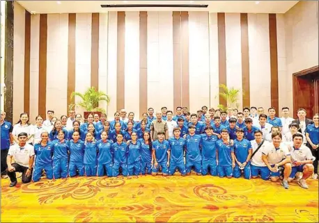  ?? FFC ?? The president of the Football Federation of Cambodia, Sao Sokha, (C) in a group shot with the Cambodian men’s and women’s national football teams ahead of the SEA Games in Vietnam.