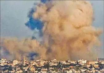  ?? FOTOS CEDOC PERFIL ?? FRANJA DE GAZA. Israel declaró que bombardear­á hasta desmilitar­izar el territorio.