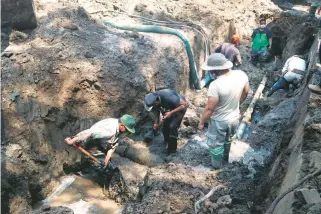  ?? /ARCHIVO CUARTOSCUR­O ?? Si la falla se presenta en un ducto domiciliar­io se arregla en media hora, pero si es de 48 pulgadas puede tomar hasta dos días