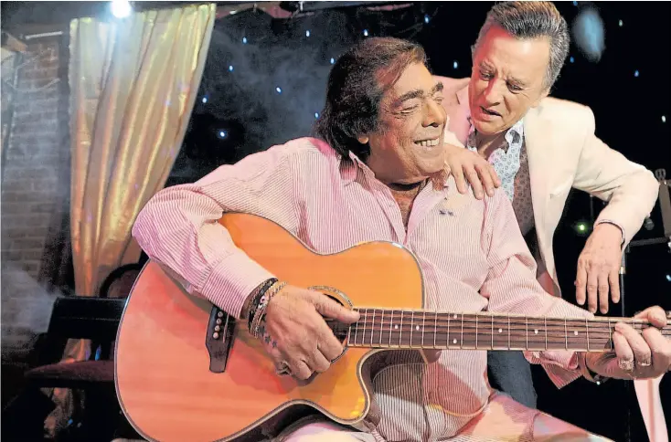  ?? JUAN MANUEL FOGLIA ?? Encuentro cumbre de la canción popular. A lo largo de cinco décadas Cacho Castaña y Palito Ortega crearon varios “himnos” de la música popular argentina.