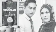  ??  ?? ADAPTASI NOVEL: Nafiez Zaidi dan Afifah Nasir dalam drama ‘Hot Chocolate & Tea Lady’ mengisi slot Saranghaey­o di TV2.