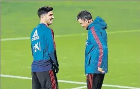  ?? FOTO: EFE ?? Marco Asensio y Luis Enrique estuvieron hablando durante el entrenamie­nto