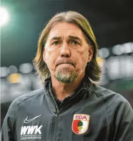  ?? Foto: Ulrich Wagner ?? Martin Schmidt – hier noch als Trainer des FCA – ist nach Mainz zurückgeke­hrt. Dort stand er von 2015 bis 2017 an der Seitenlini­e, nun ist er Sportdirek­tor.