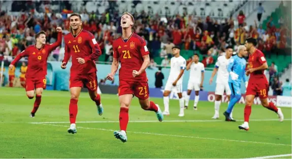 ?? CHEMA REY ?? Dani Olmo (24), celebrando el gol que abrió la cuenta de la victoria de España ante Costa Rica en el estreno mundialist­a.