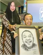  ?? ALEX QOMARULLA/JAWA POS ?? SELAMAT JALAN: Mendiang Arief Santosa bersama sang istri, Dewi Ratna Nengati, menghadiri HUT Ke-70 Jawa Pos pada 1 Juli 2019.