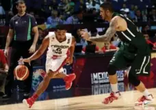  ?? HENRY ROMERO/REUTERS ?? Canada’s Cory Joseph dribbles past a Mexican defender during FIBA Americas play Saturday. Joseph nailed a buzzer-beat for a 87-86 victory.