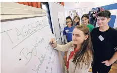  ?? RP-FOTO: ACHIM BLAZY ?? Die Kandidaten für den Jugendrat trafen sich am Wochenende zu einem Workshop im Club.