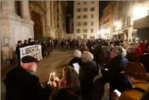  ?? (Photo Laurent Martinat) ?? Devant la cathédrale de Toulon, les fidèles ont réaffirmé combien « le besoin spirituel était essentiel »