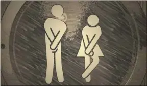 ??  ?? Ne pas s’asseoir sur la cuvette des WC peut entraîner des désordres urinaires.