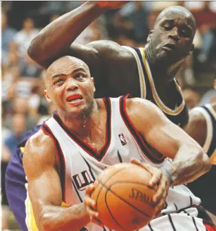  ?? PAUL BUCK/AFP VIA GETTY IMAGES FILES ?? Charles Barkley, bottom, and Shaquille O'neal — seen competing against each other during their playing days in 1999 — have become must-watch NBA analysts on television.