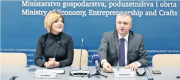  ??  ?? Pomoćnica ministra gospodarst­va i obrta Ana Mandac i ministar Darko Horvat MILIJUNA KUNA ukupan je iznos podijeljen različitim obrtnicima, a svaki od njih za razvoj biznisa dobio je od 20 do 50 tisuća kuna