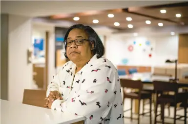  ?? DESIREE RIOS/THE NEW YORK TIMES ?? At 62, Kim Williams recently started a job with AAA near her home in Waterbury, Connecticu­t.