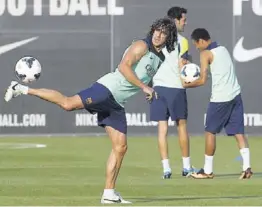  ??  ?? Carles Puyol sigue trabajando para reaparecer cuanto antes