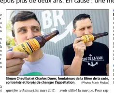  ?? (Photos Frank Muller) ?? Simon Chevillot et Charles Doerr, fondateurs de la Bière de la rade, contraints et forcés de changer l’appellatio­n.