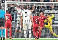  ?? ?? El gol de Federico Gatti al Sevilla en Turín, Italia.
EFE en la prolongaci­ón