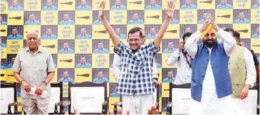  ?? Reuters ?? ↑ Arvind Kejriwal gestures during a press conference at the Aam Aadmi Party headquarte­rs in New Delhi on Saturday.