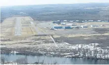  ?? CLIFFORD SKARSTEDT/EXAMINER FILES ?? A view of the approach for a landing at the Peterborou­gh Airport is seen March 6, 2016.