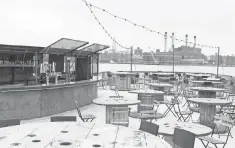  ??  ?? Brooklyn Barge, open for its second season, offers a full menu of food and drinks with views of the Manhattan skyline.