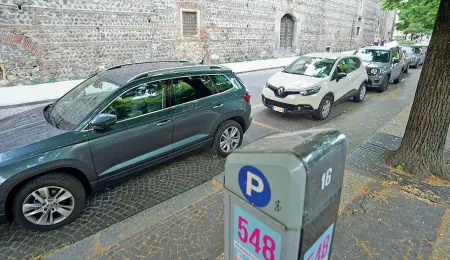  ?? (Sartori) ?? Il sistema Funziona con l’inseriment­o della targa al momento di pagare. Il controllo avverrà tramite telecamere installate su auto di servizio