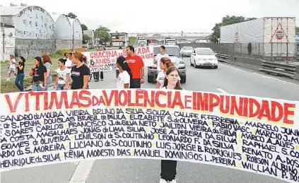  ??  ?? Evento vai relembrar os 13 anos dos assassinat­os. Caminhada terá concentraç­ão na Via Dutra, em Nova Iguaçu