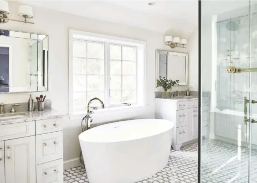  ?? STACY ZARIN GOLDBERG/THE WASHINGTON POST ?? If you don't plan to redo your bathroom every few years, stick with conservati­ve colours for paint, tile and fixtures, experts advise.