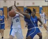  ?? STAN HUDY SHUDY@DIGITALFIR­STMEDIA.COM @STANHUDY ON TWITTER ?? Saratoga Springs senior Kerry Flaherty tries to drive into the lane against Albany High’s Jasijna Gaddy in the first half of Thursday’s Suburban Council clash.