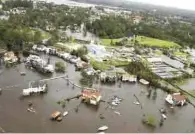  ??  ?? Inundada. Jacksonvil­le es una de las ciudades que han quedado bajo el agua tras el paso de “Florence”.