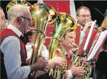  ?? FOTO: JOHANNES RAHN ?? Die Musikkapel­le Haslach hat mit dem Jahreskonz­ert ihr Jubiläumsj­ahr beschlosse­n.