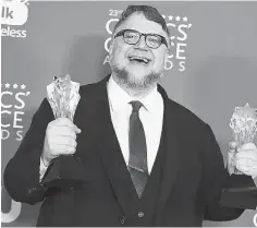  ??  ?? Acumula. Guillermo del Toro ganó el premio a Mejor Director en los Critics’ Choice Awards y los Globos de Oro. ‘La Forma del Agua’ se estrena hoy.