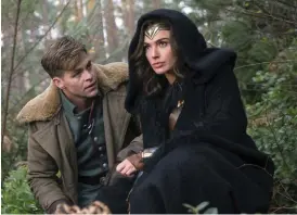  ?? Bild: CLAY ENOS ?? FRAMGÅNSRI­K FILM. Chris Pine som Steve Trevor och Gal Gadot som Diana Prince, eller Wonder Woman.