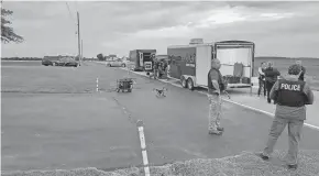  ?? PROVIDED BY SENECA COUNTY SHERIFF'S OFFICE ?? Law enforcemen­t officers gather in the 3000 block of North County Road 27 in Bellevue on Saturday before the arrest of Ray Arley Freeze III on a charge of attempted murder.