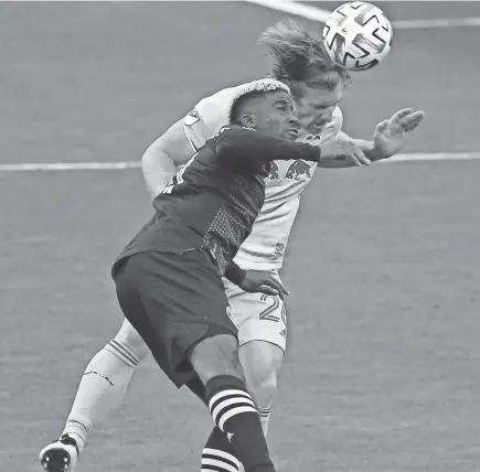  ?? ADAM CAIRNS/COLUMBUS DISPATCH ?? Crew forward Gyasi Zardes and Red Bulls defender Tim Parker battle for the ball.