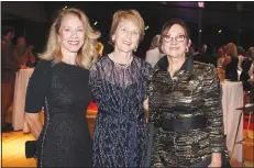  ?? (NWA Democrat-Gazette/Carin Schoppmeye­r) ?? Susan Flynn (from left), Lynne Walton and Carol Roberts visit at the “Fashioning America” preview.