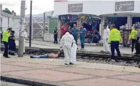  ??  ?? ARCHIVO. Jarbi cuando yacía inerte en la calle tras el brutal ataque que conglomeró a decenas de personas.