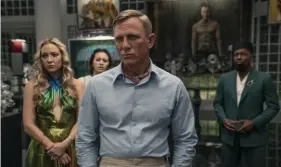  ?? John Wilson/Netflix ?? Kate Hudson, left, Jessica Henwick, Daniel Craig and Leslie Odom Jr. in "Glass Onion: A Knives Out Mystery."